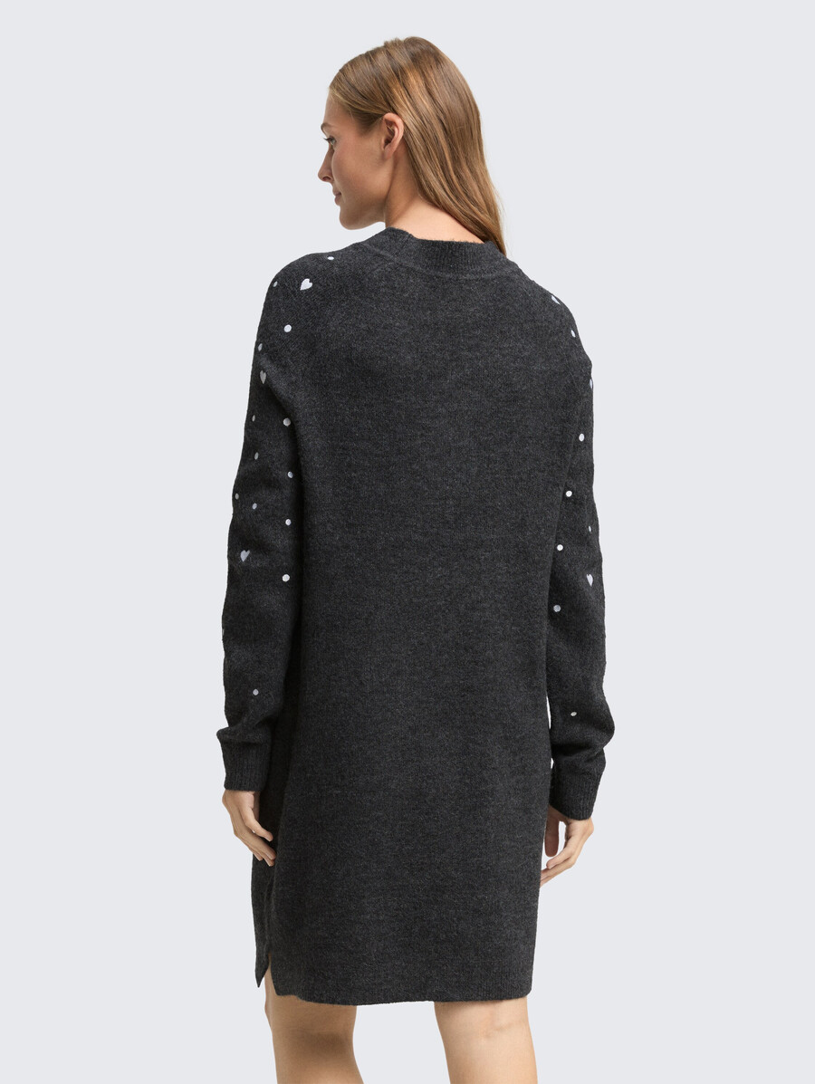 robe courte à broderies en forme de cœur