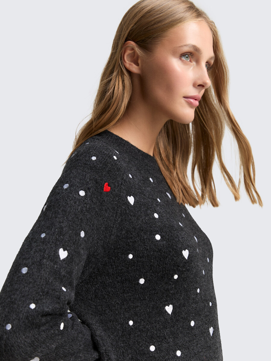 robe courte à broderies en forme de cœur