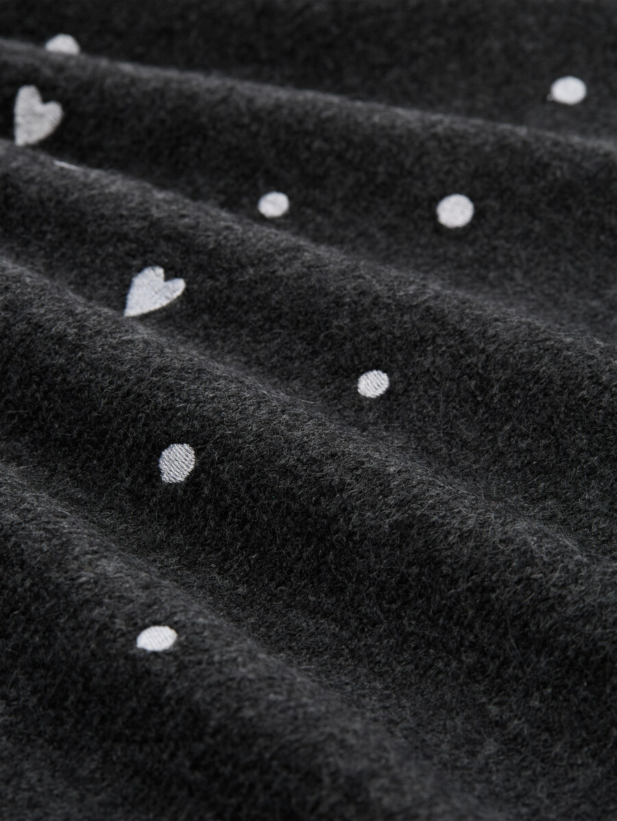 robe courte à broderies en forme de cœur