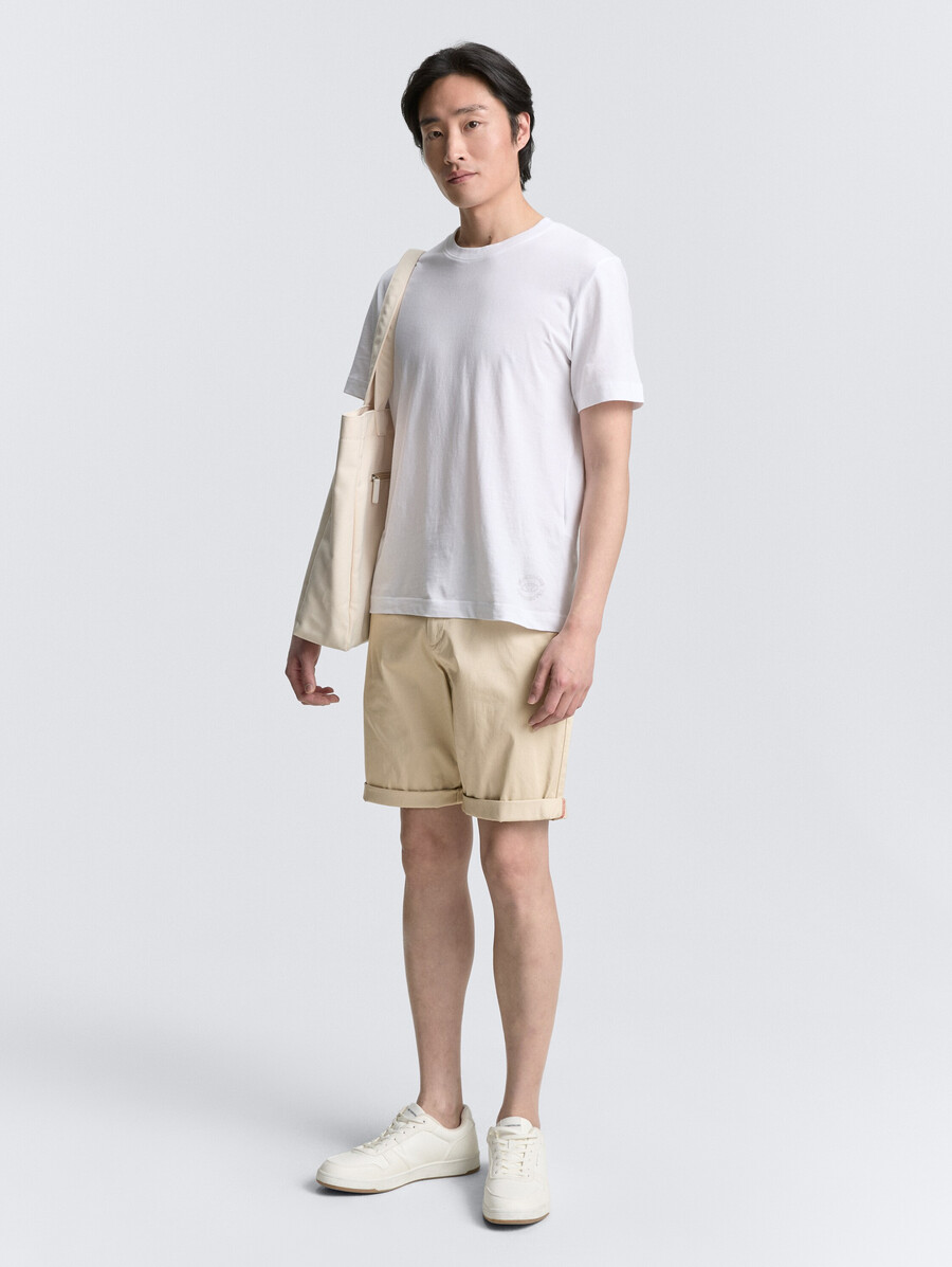 short chino léger et régulier