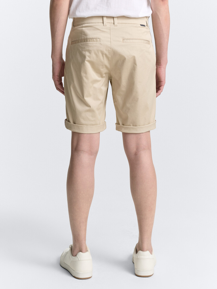 short chino léger et régulier