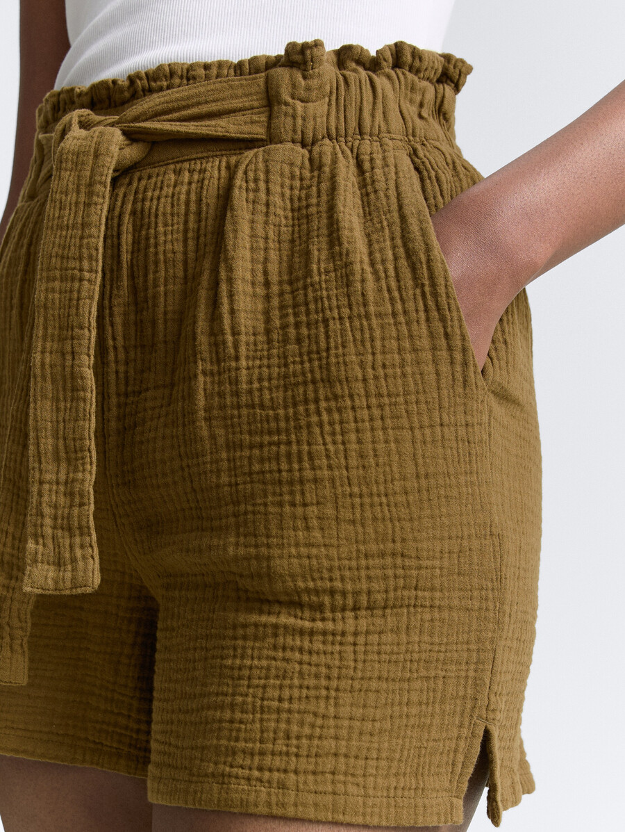 short décontracté en mousseline