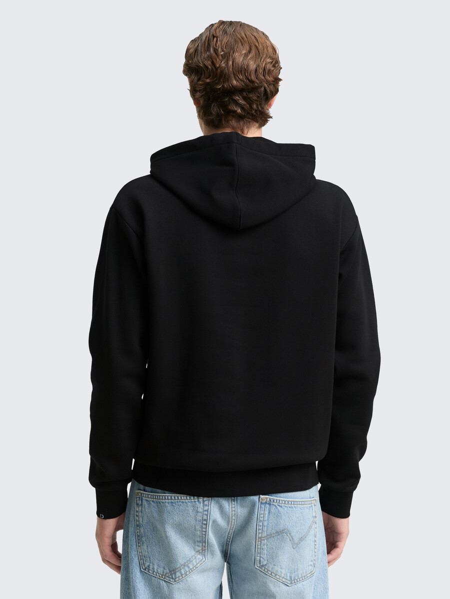 sweat à capuche avec badge logo