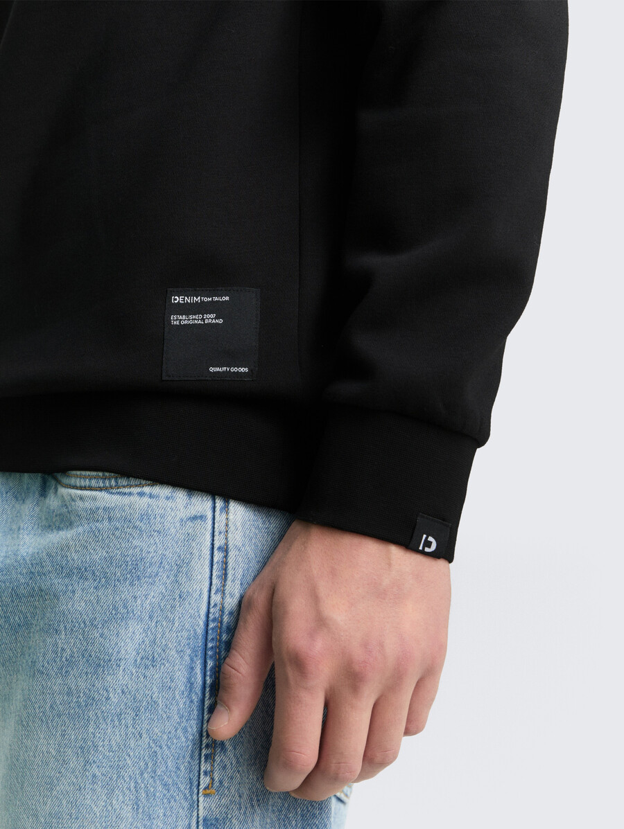 sweat à capuche avec badge logo