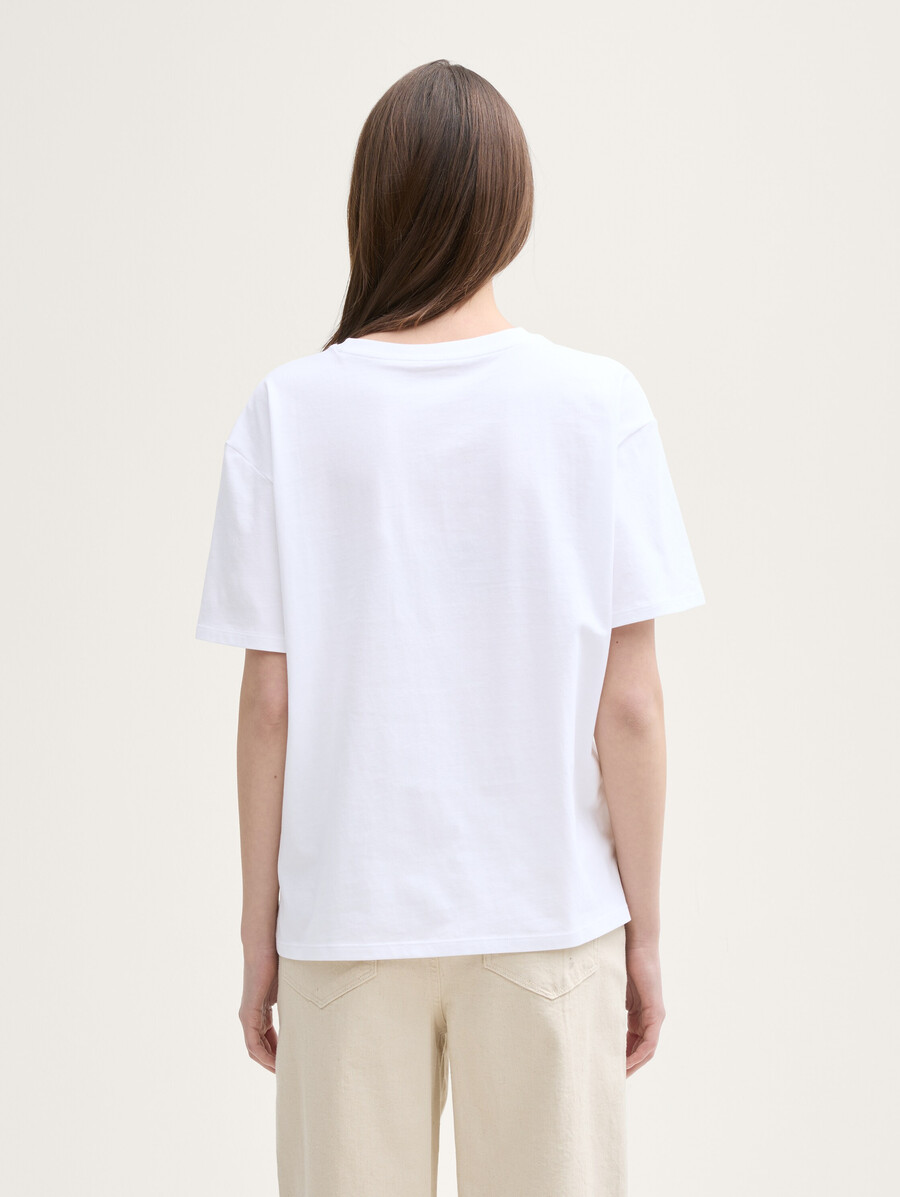 t-shirt avec poche poitrine