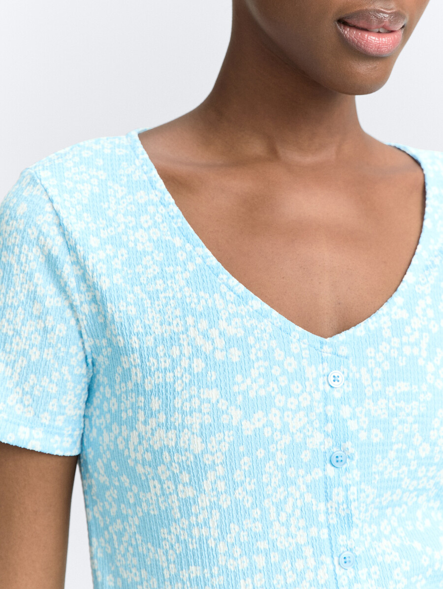 t-shirt à patte de boutonnage décorative