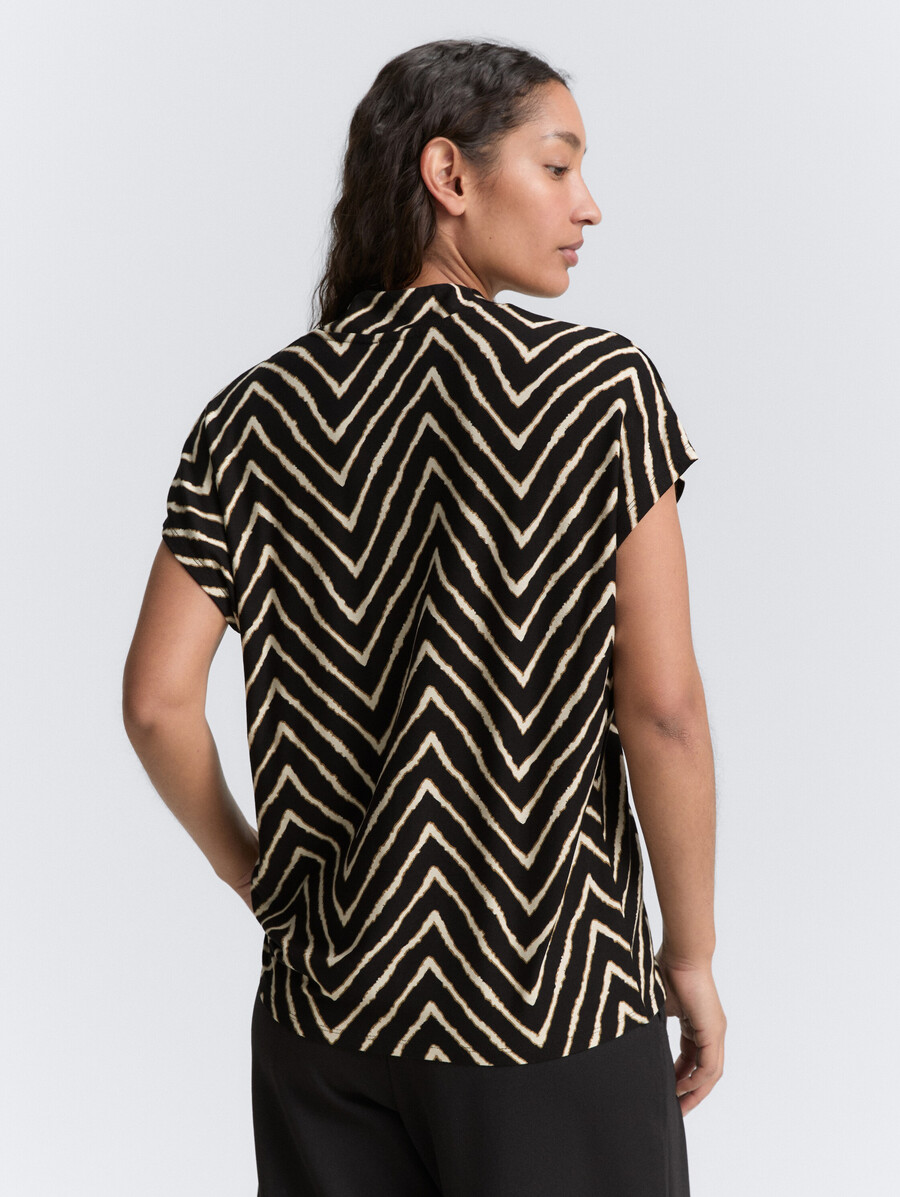 t-shirt à col en v