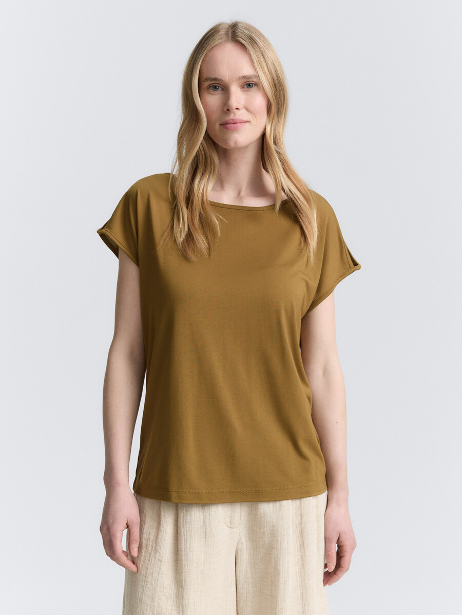 t-shirt à découpes