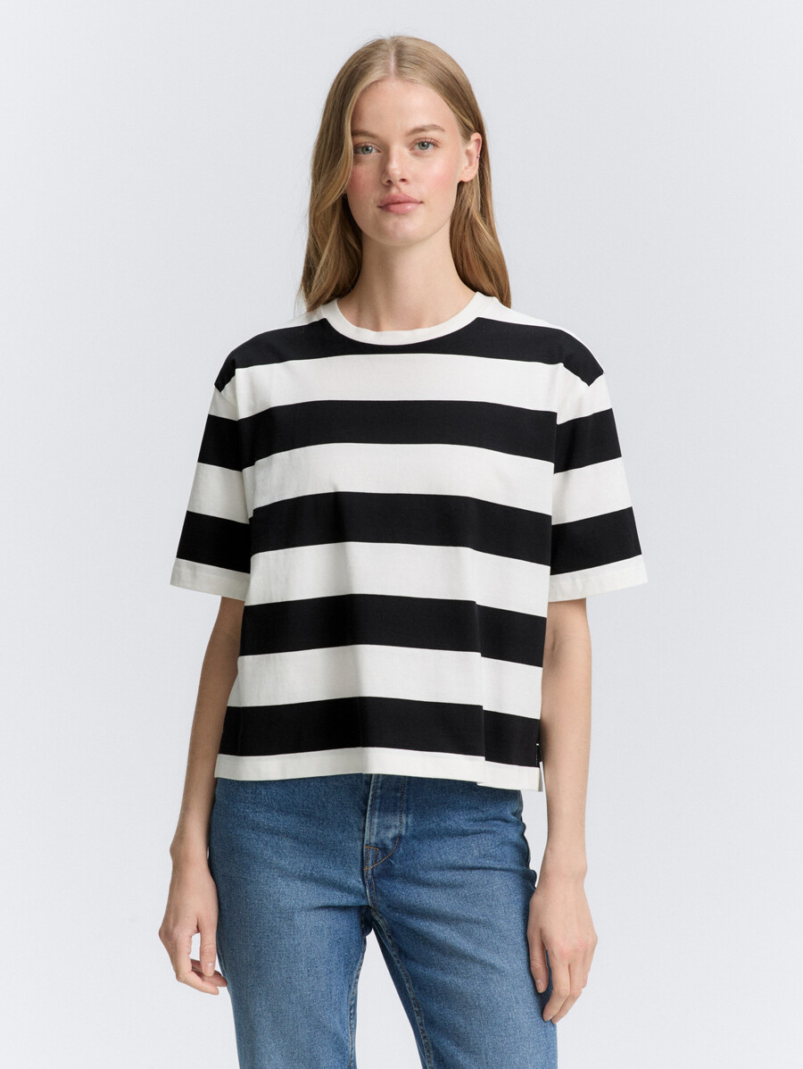 t-shirt à coupe carrée et à rayures