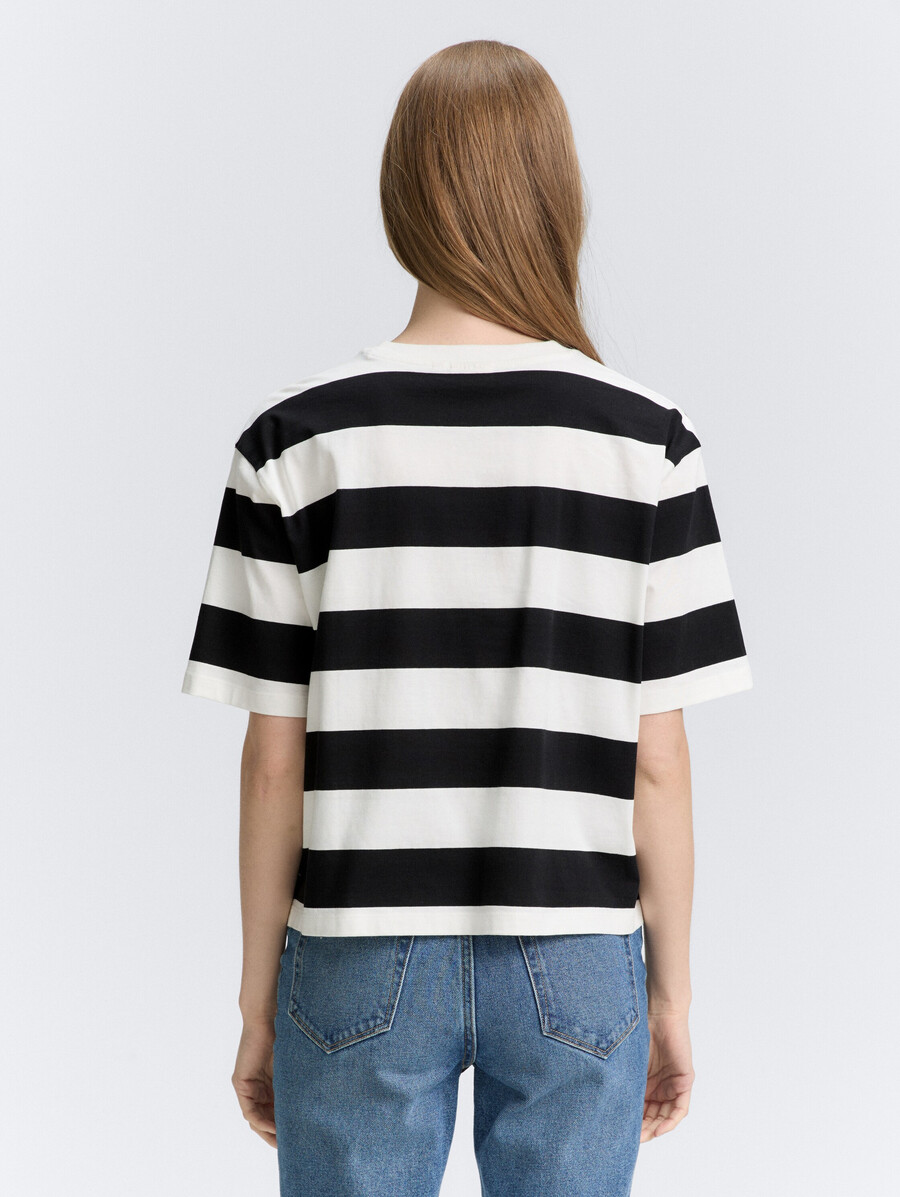 t-shirt à coupe carrée et à rayures