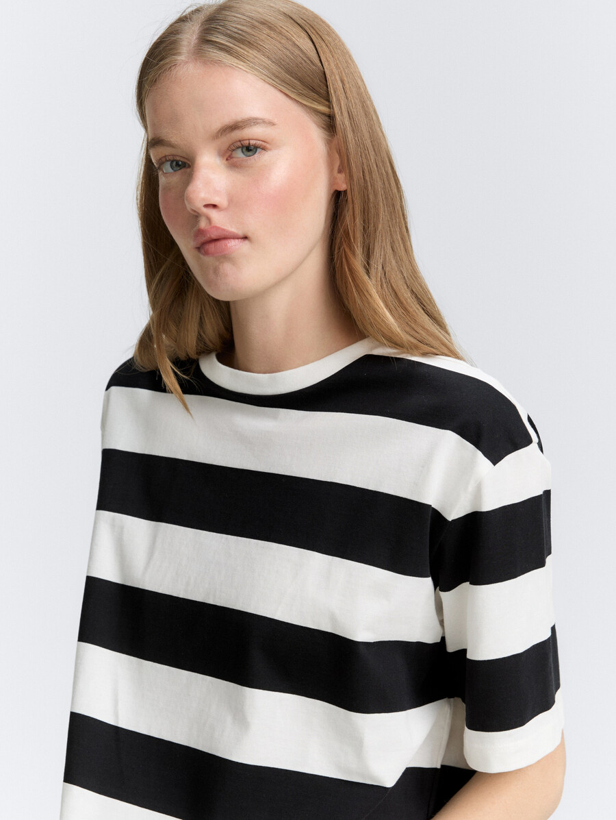 t-shirt à coupe carrée et à rayures