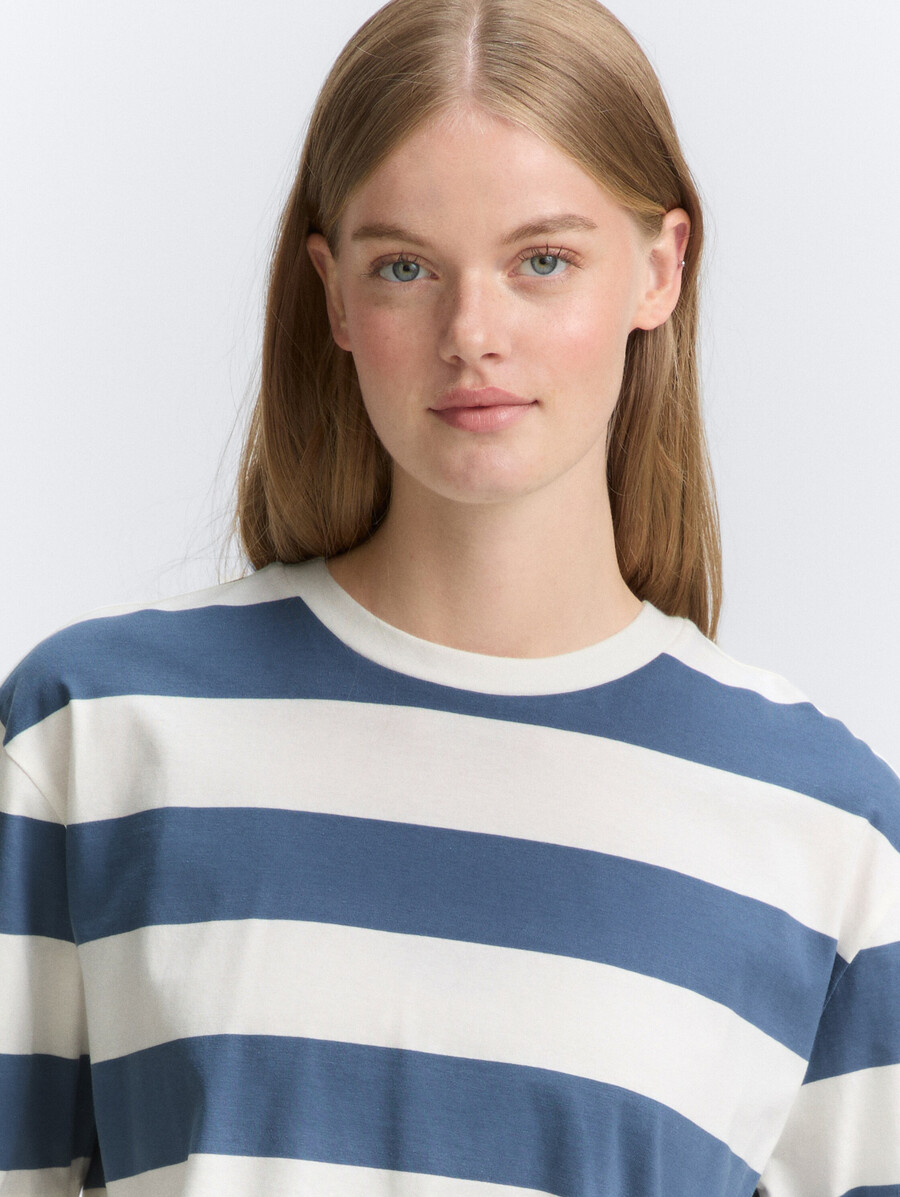 t-shirt à coupe carrée et à rayures