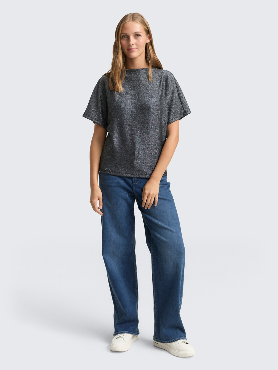 t-shirt à paillettes avec manches chauve-souris