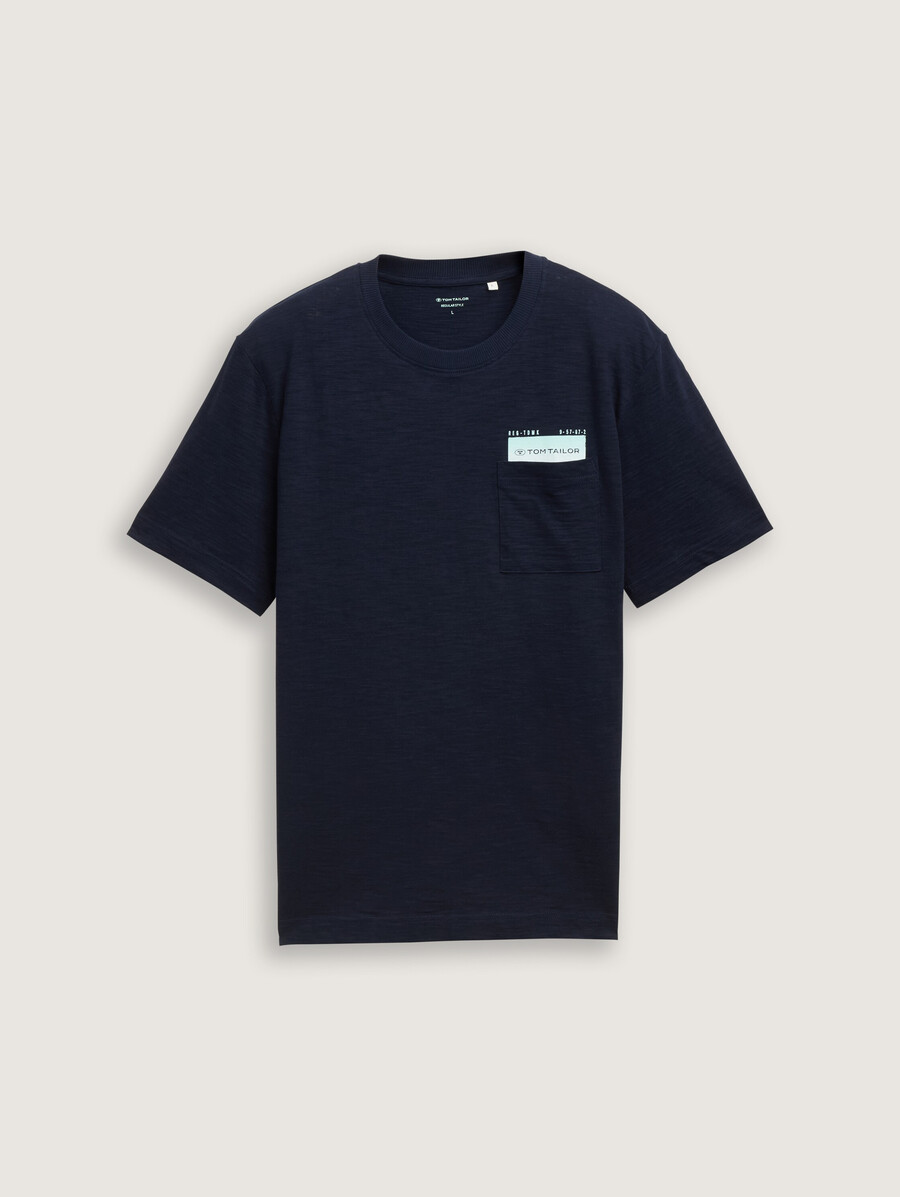 t-shirt avec poche poitrine