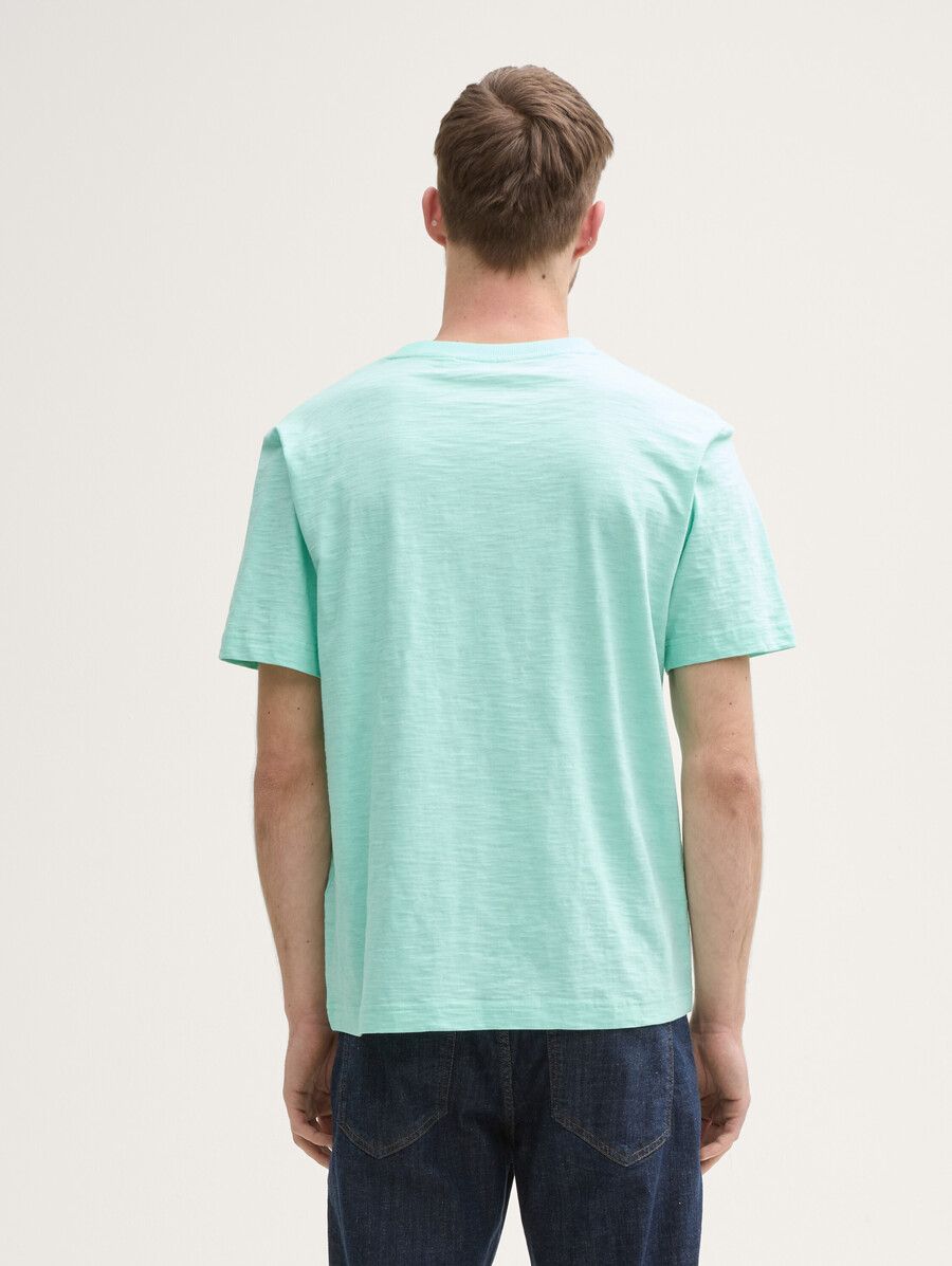t-shirt avec poche poitrine
