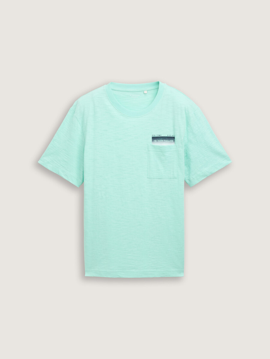 t-shirt avec poche poitrine