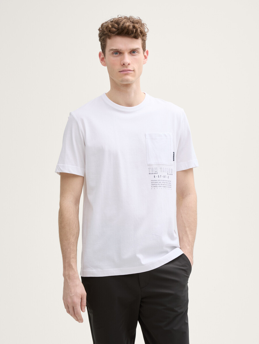 t-shirt avec poche poitrine
