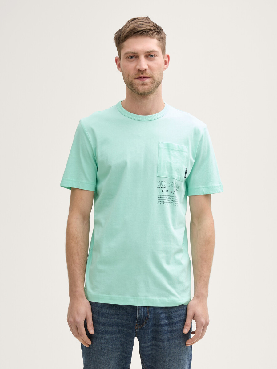 t-shirt avec poche poitrine