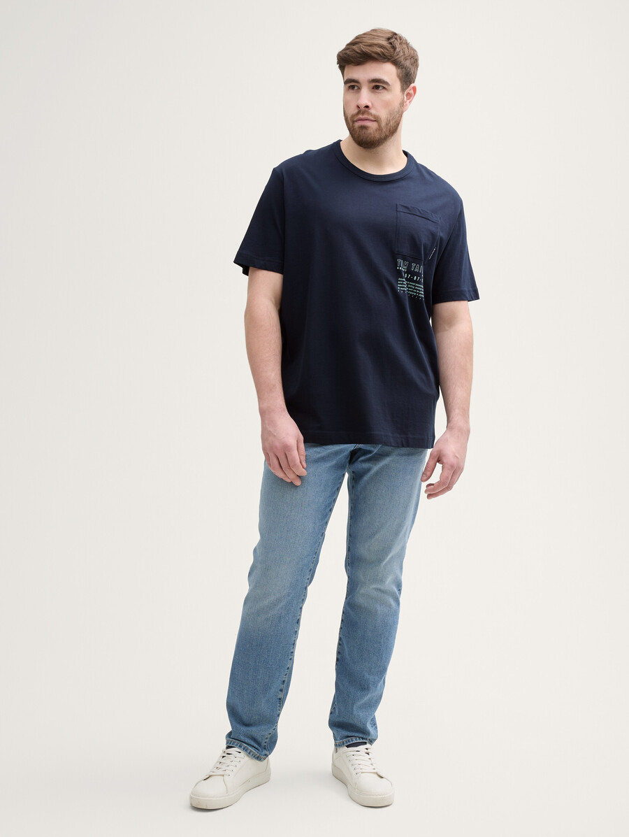 t-shirt grande taille avec poche poitrine