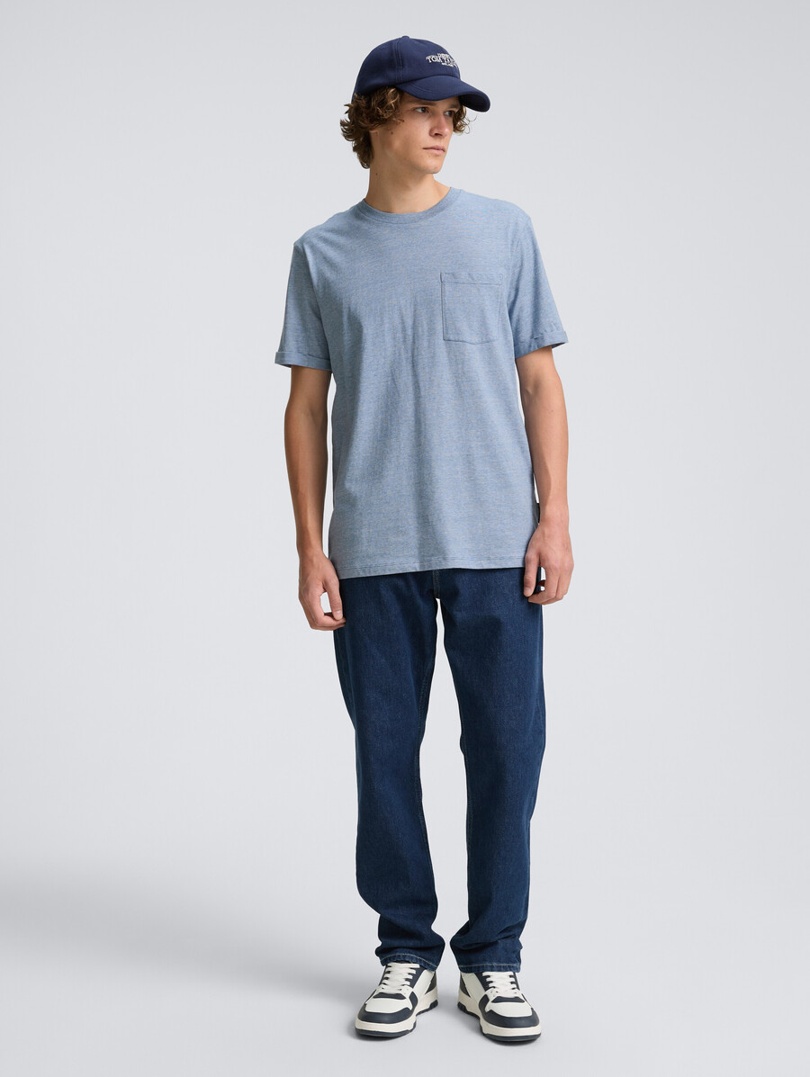 t-shirt avec poche poitrine