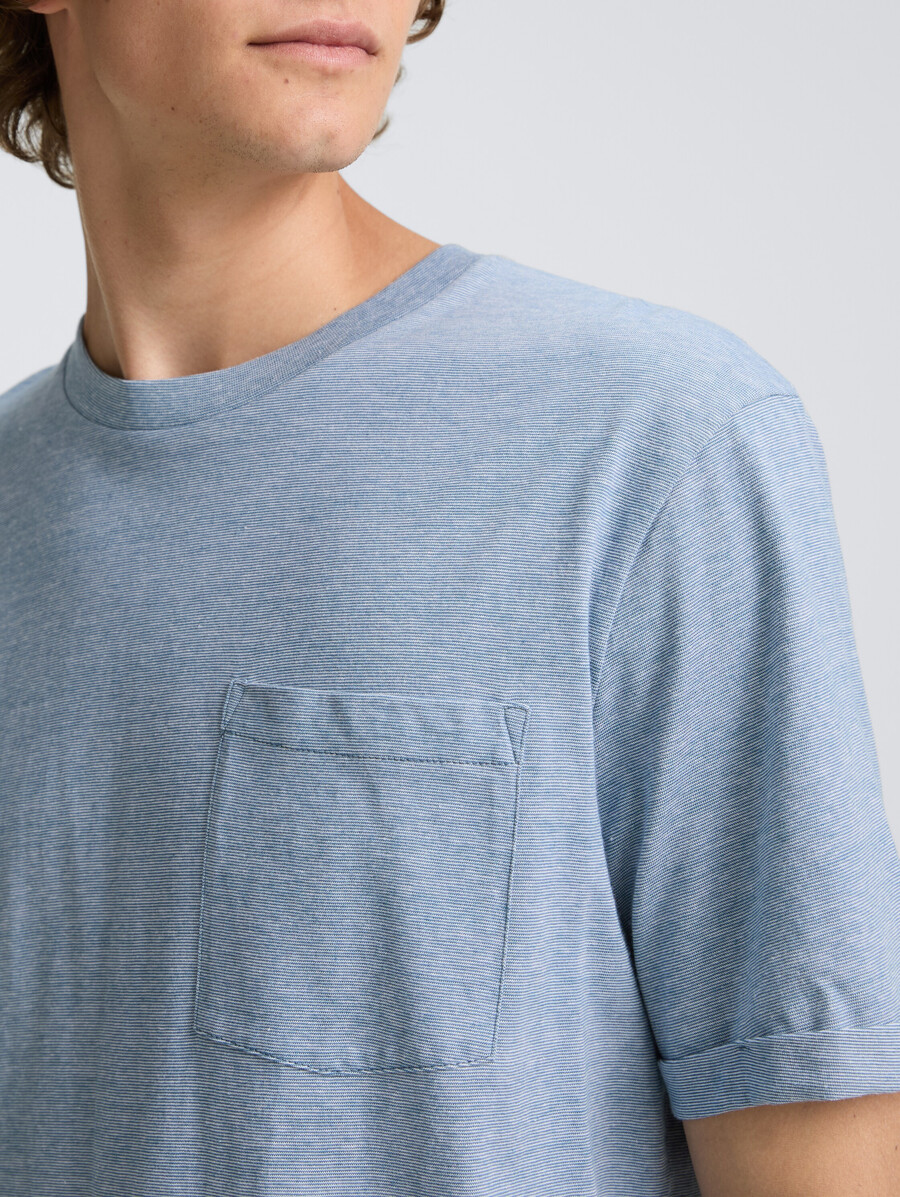 t-shirt avec poche poitrine
