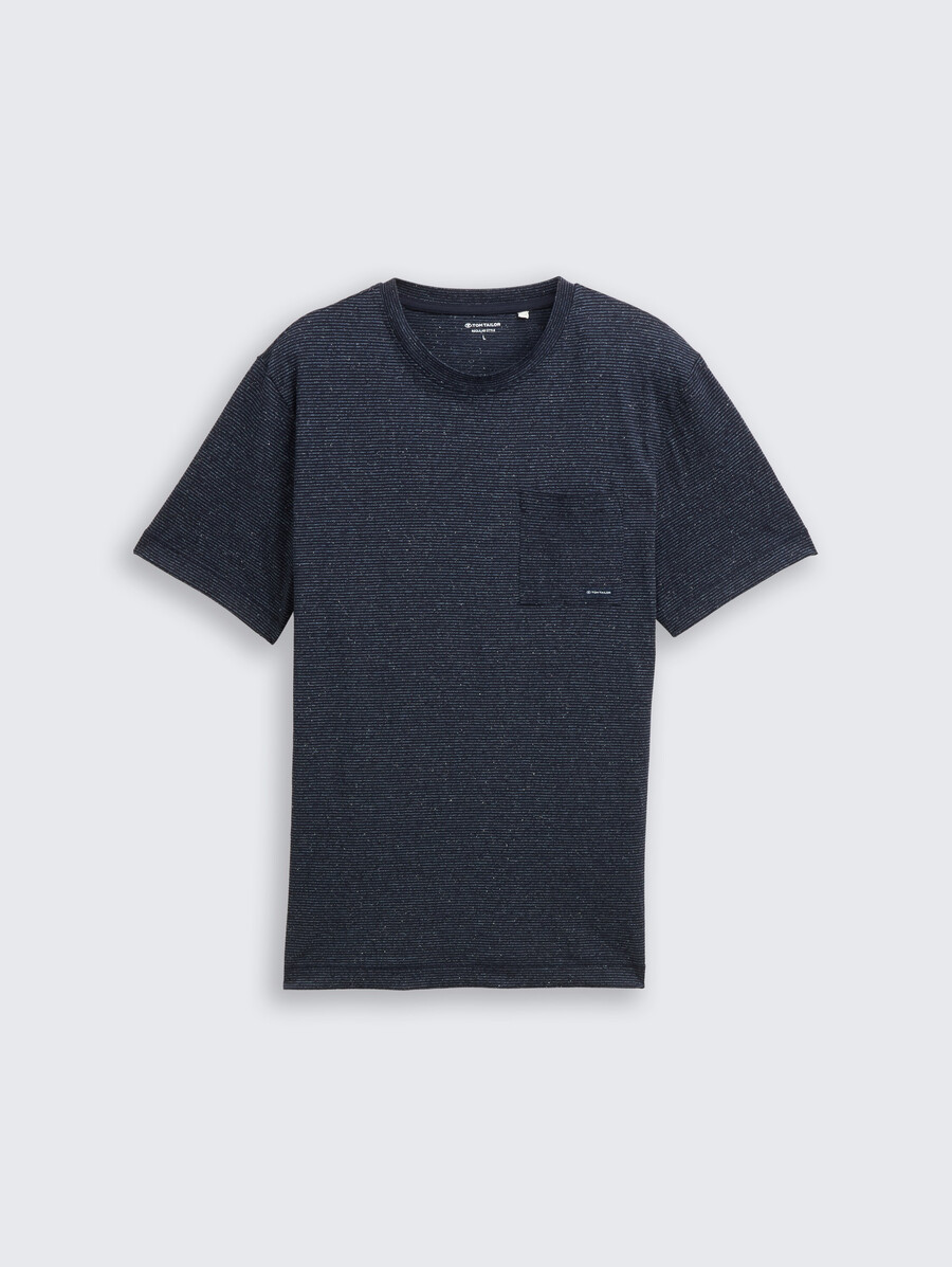 t-shirt avec poche poitrine