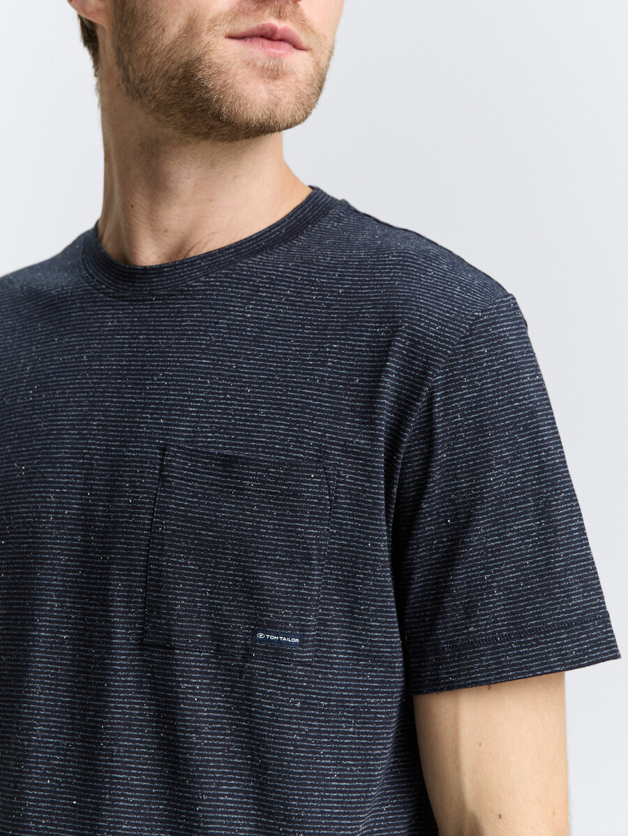 t-shirt avec poche poitrine