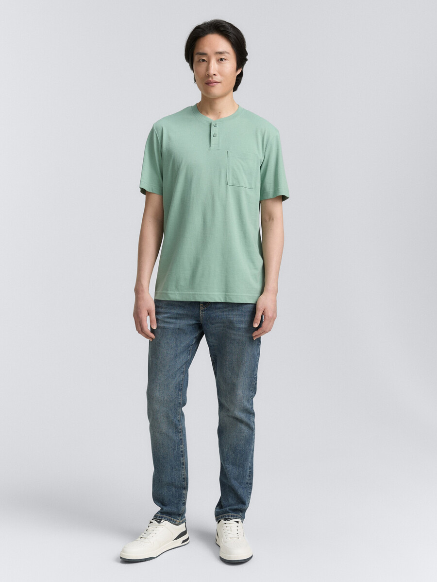 t-shirt henley avec poche poitrine