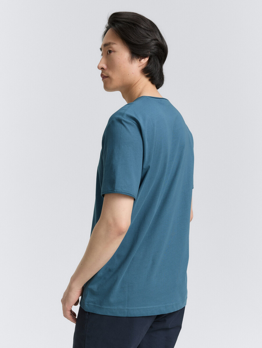 t-shirt à col en v