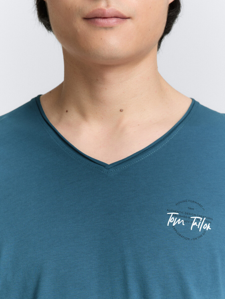 t-shirt à col en v