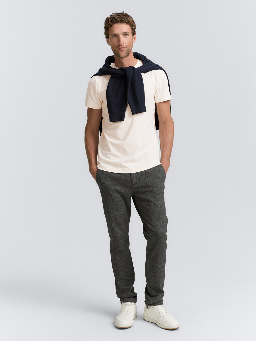 t-shirt ajusté et extensible
