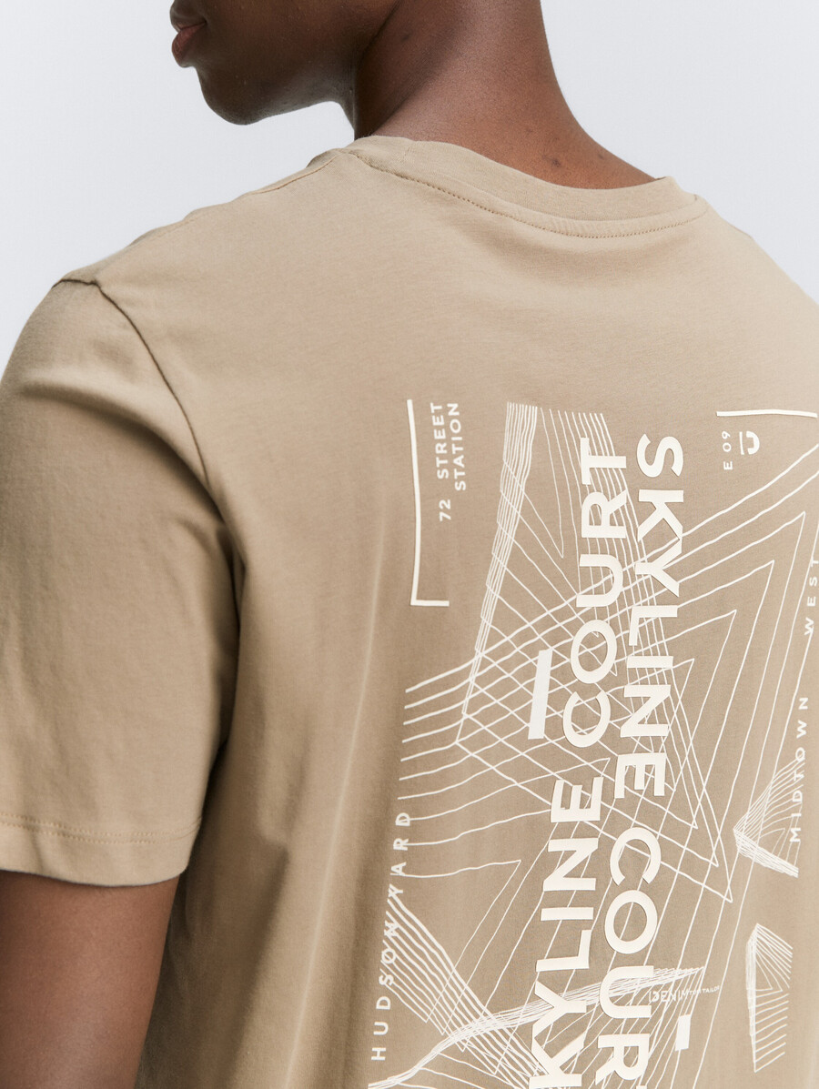 t-shirt avec impression au dos