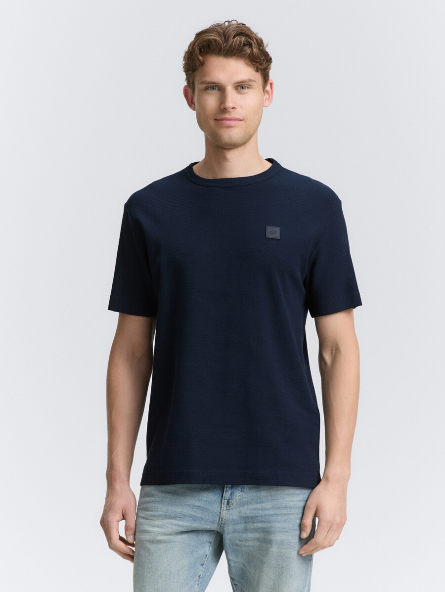 t-shirt avec badge logo