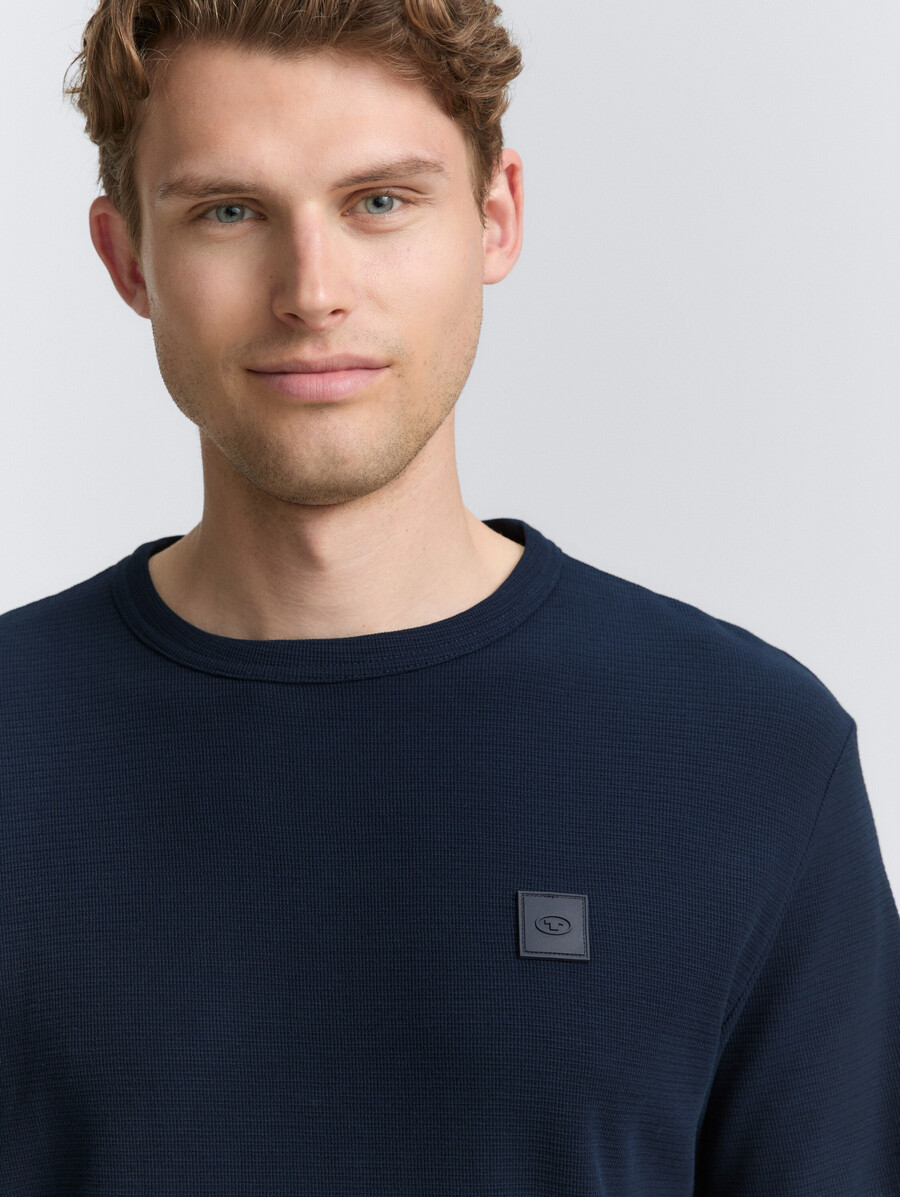 t-shirt avec badge logo