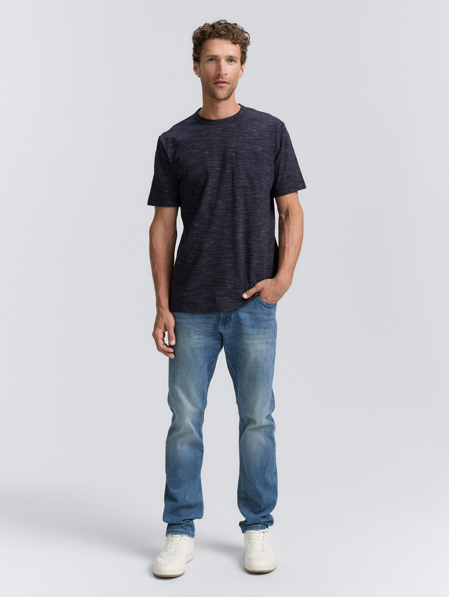 t-shirt à laspect chiné avec poche poitrine