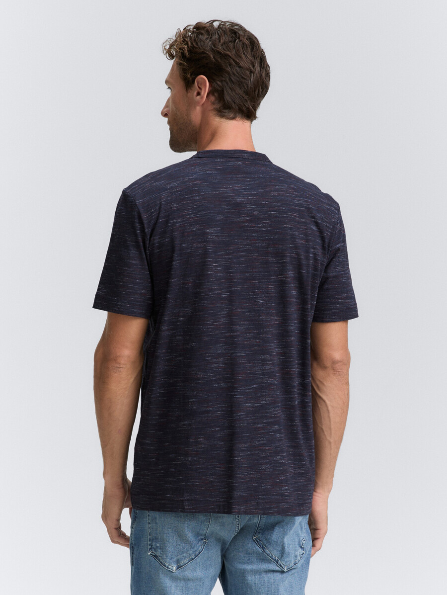t-shirt à laspect chiné avec poche poitrine
