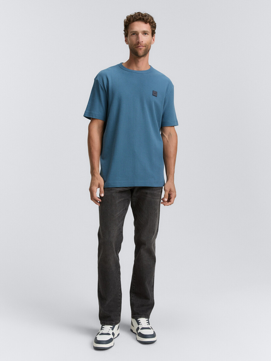 t-shirt avec badge logo