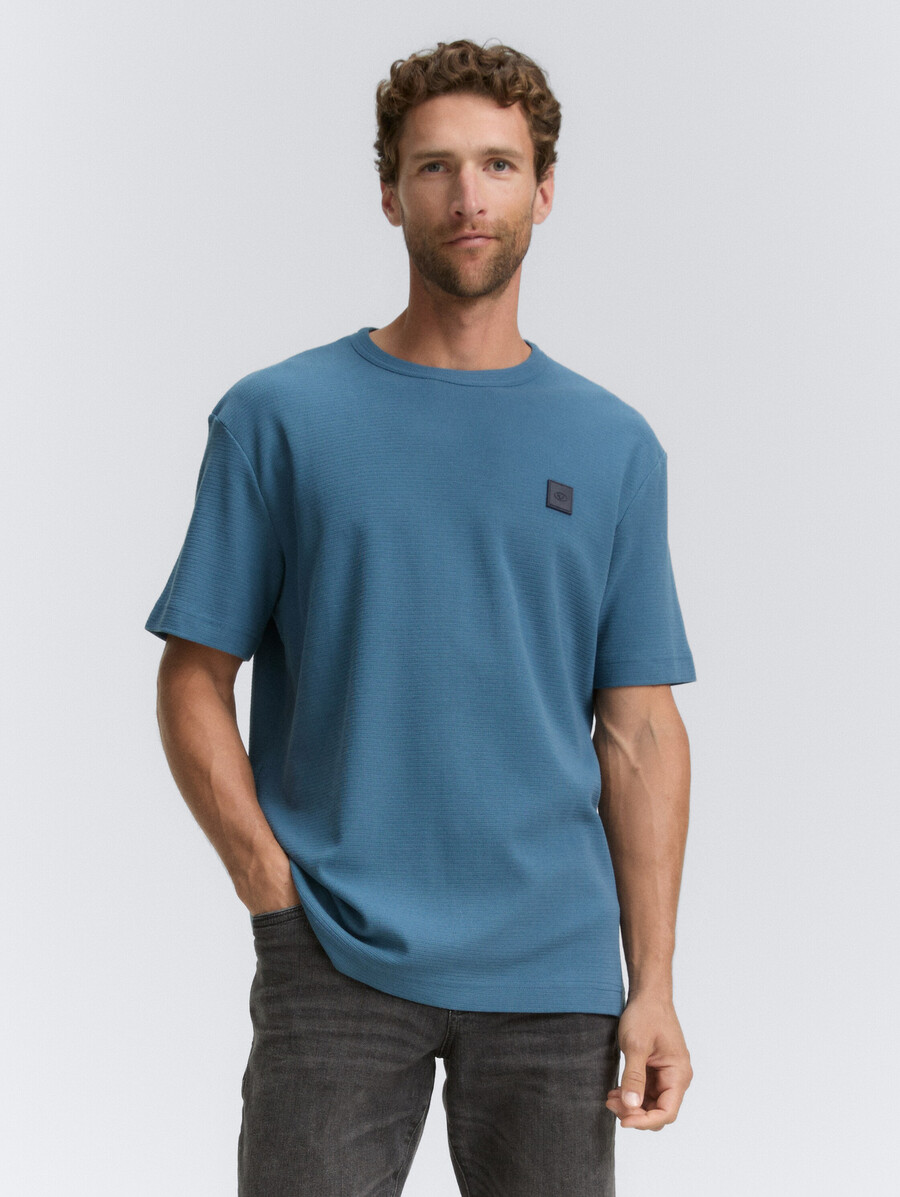 t-shirt avec badge logo