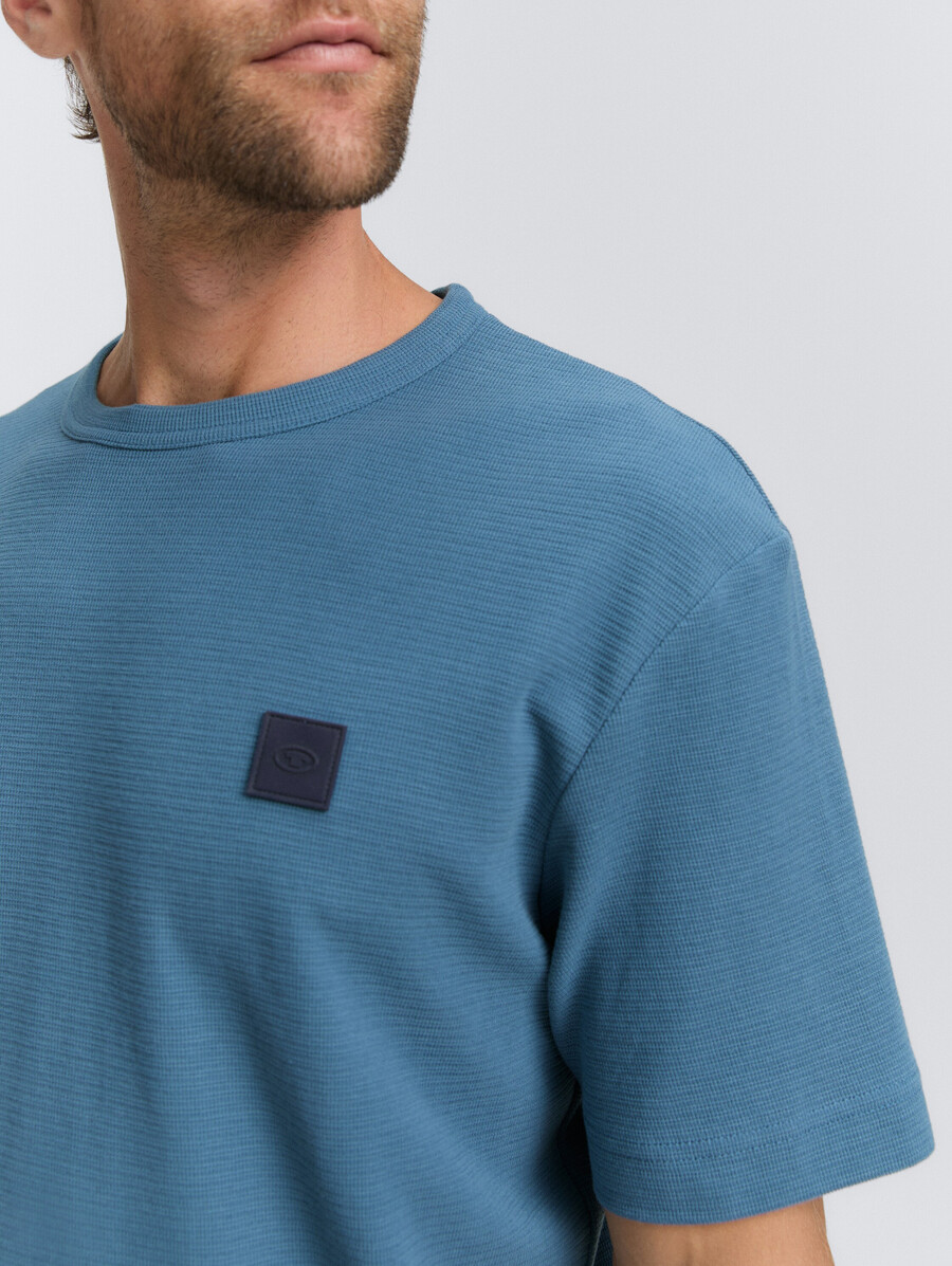 t-shirt avec badge logo