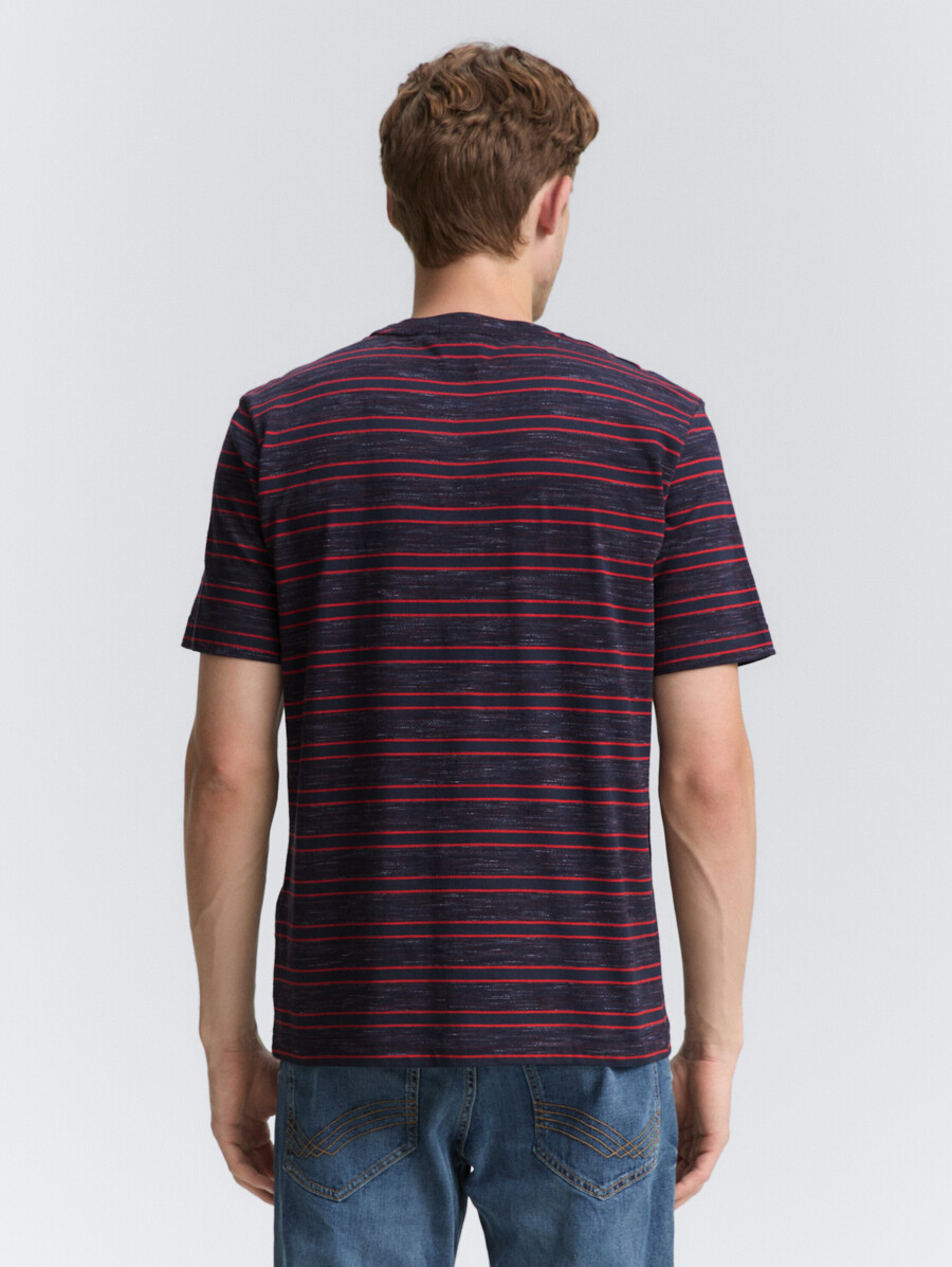 t-shirt à rayures
