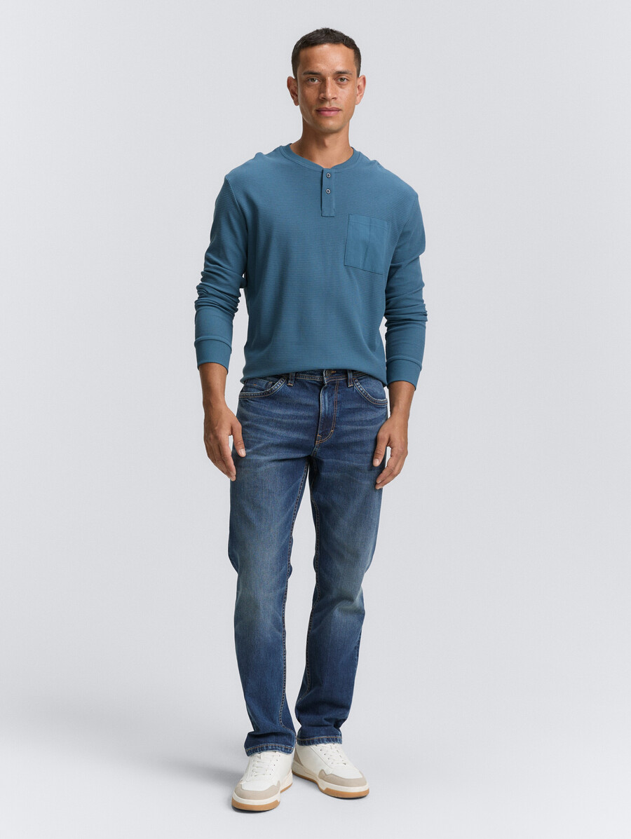 chemise henley côtelée à manches longues avec poche poitrine