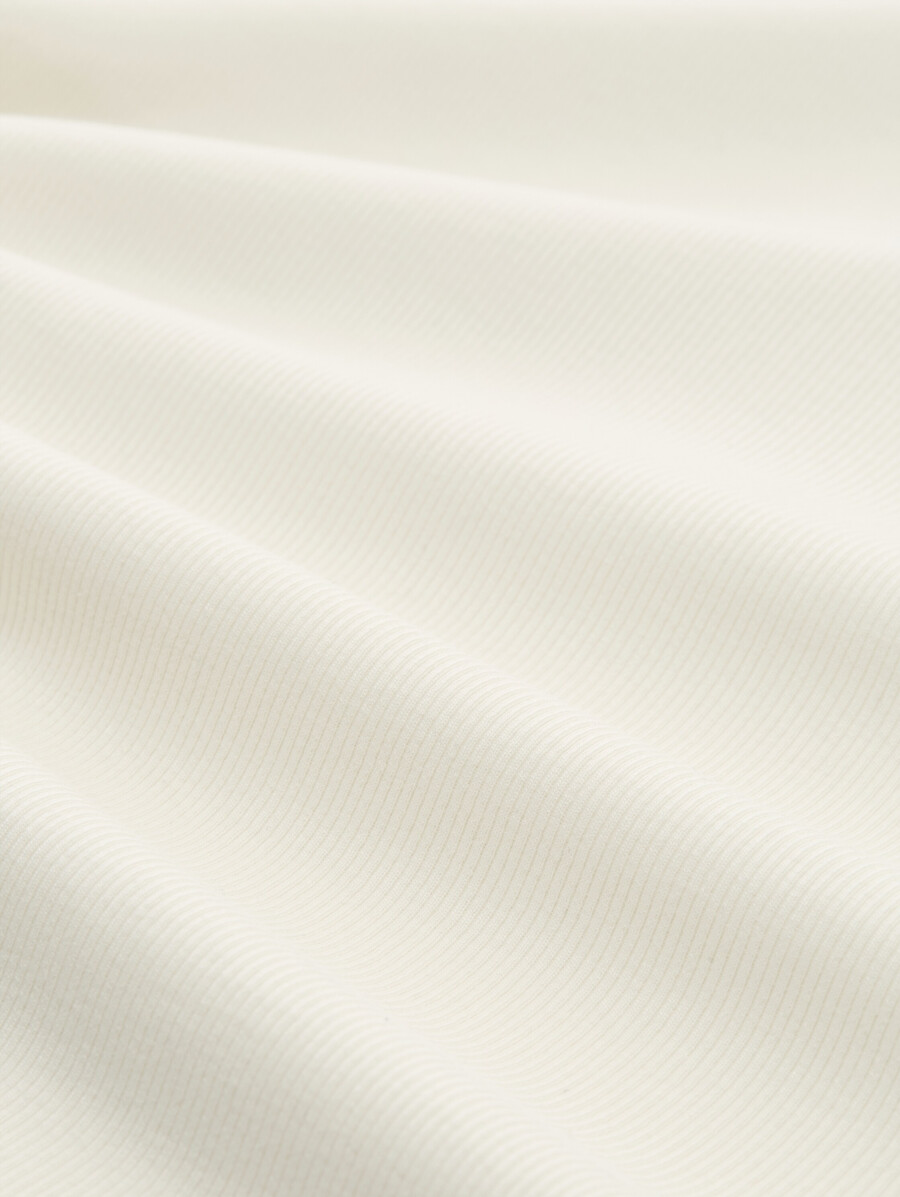chemise à col roulé à texture côtelée