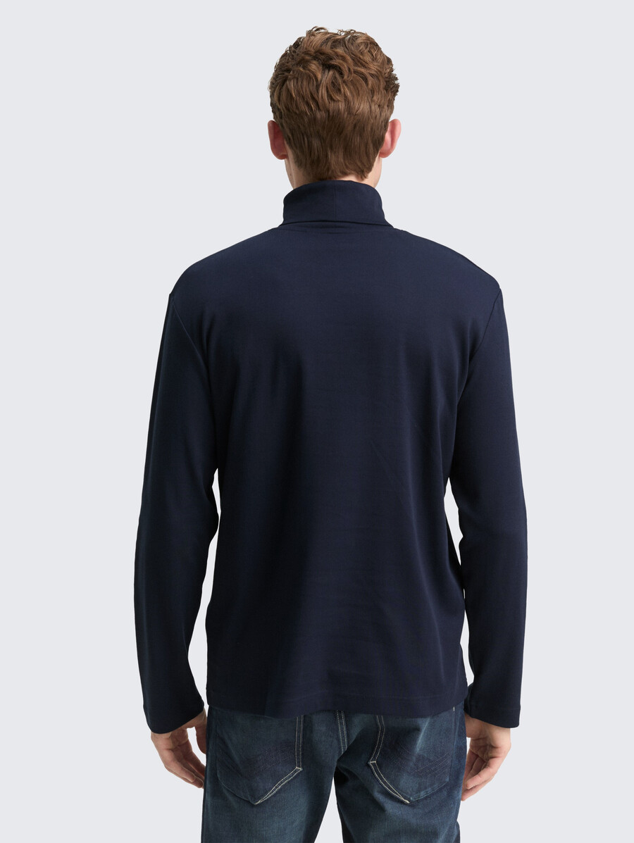 chemise à col roulé basique