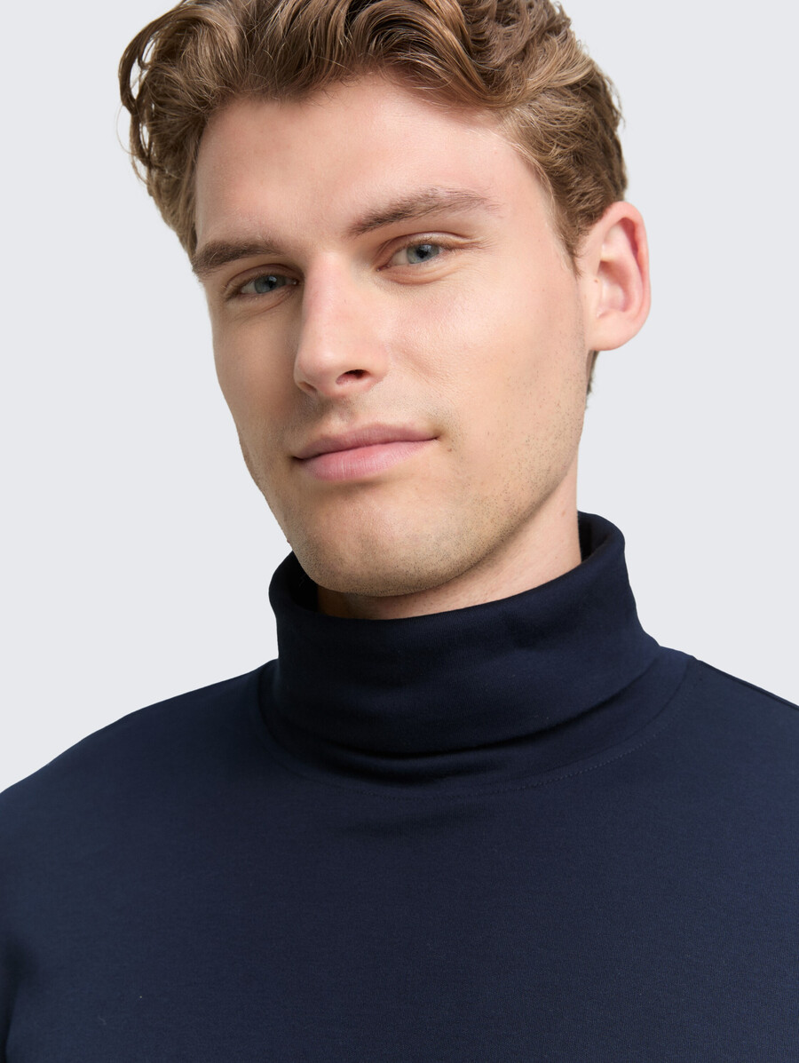 chemise à col roulé basique