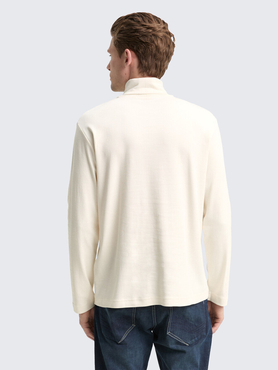 chemise à col roulé basique