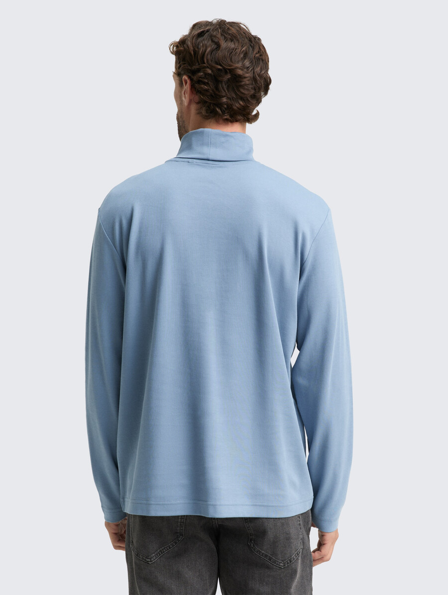 chemise à col roulé basique