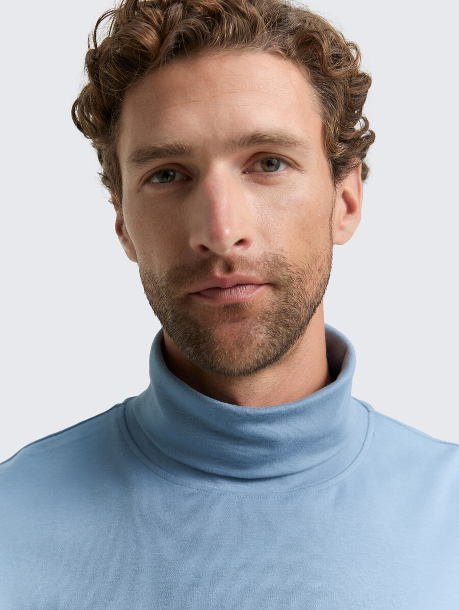chemise à col roulé basique