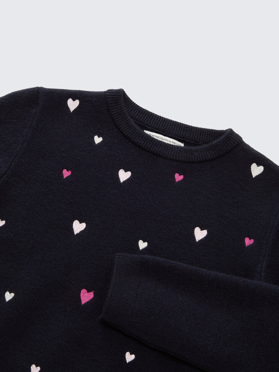 pull court en maille brodée